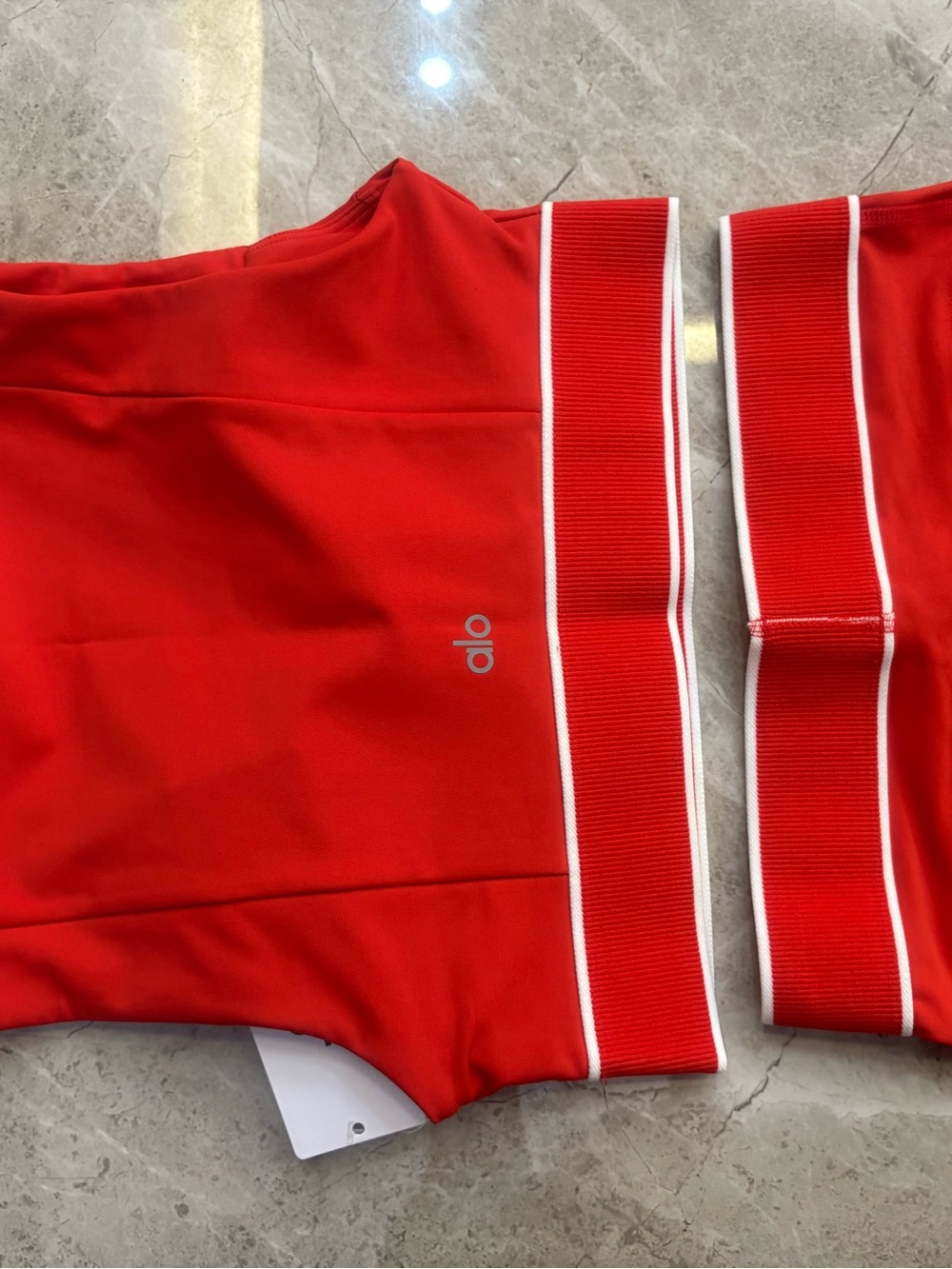 ALO Yoga Women's Red Leggings & Sports Bra Set - Picture 5 of 5